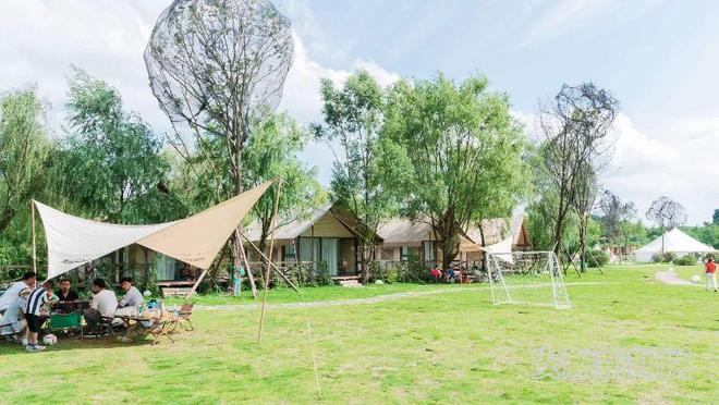 解锁户外休闲新体验AG真人秋日露营热(图2)