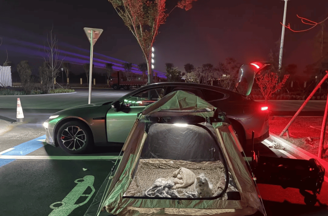 期间年轻人旅行掀起“帐篷过夜”热潮AG真人国际厅不住酒店住帐篷！国庆(图3)